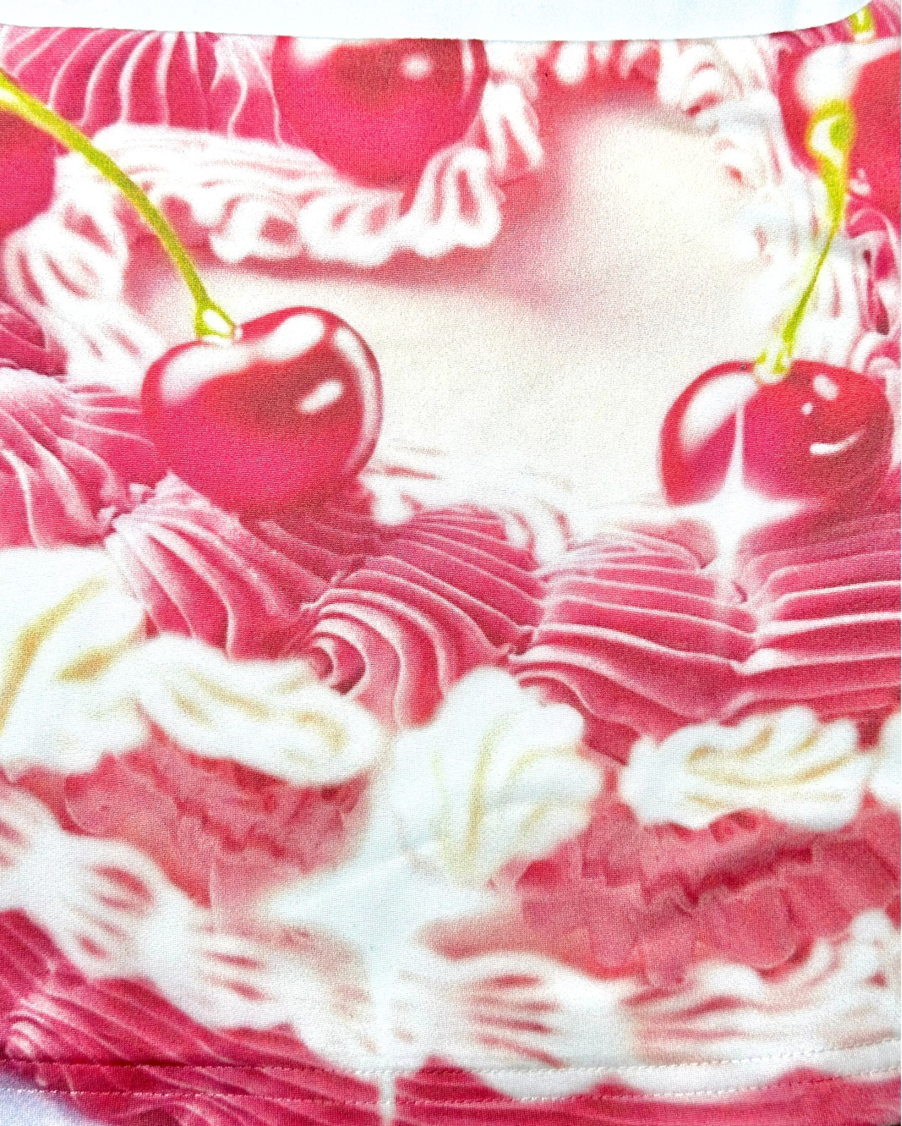 CHERRY CAKE Top